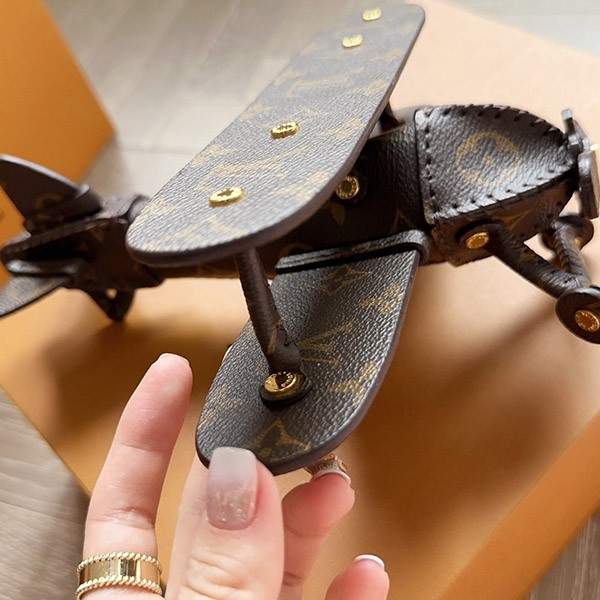ルイヴィトン モノグラム 飛行機 偽物 装飾品 vuy69153
